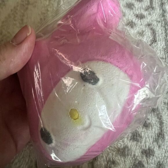 1 LEFT! Lush x My Melody Limited Edition Bath Bomb - Picture 5 of 7